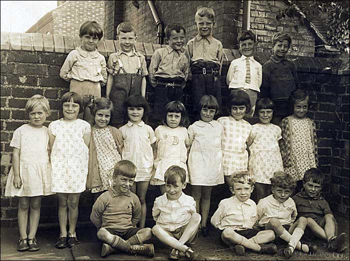 Pupils of Castlethorpe school c. 1931