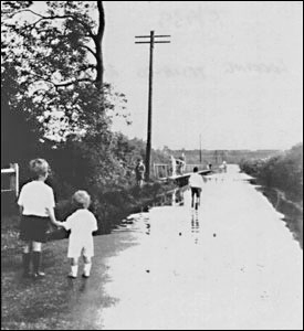 Children looking at the floods - towards Wolverton