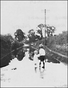 Children looking at the floods - towards Haversham