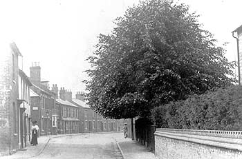 Russell Street in Stony Stratford early 1900s