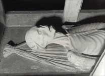 Sponne's tomb, Cadaver head
